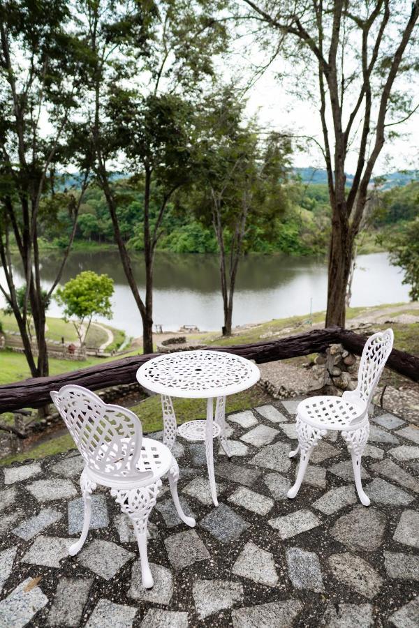 Bed and breakfast Nan Waterside Hong Bon Nern Extérieur photo